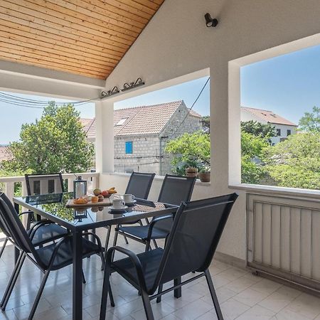 Center Apartment Golden Ray Бол Экстерьер фото