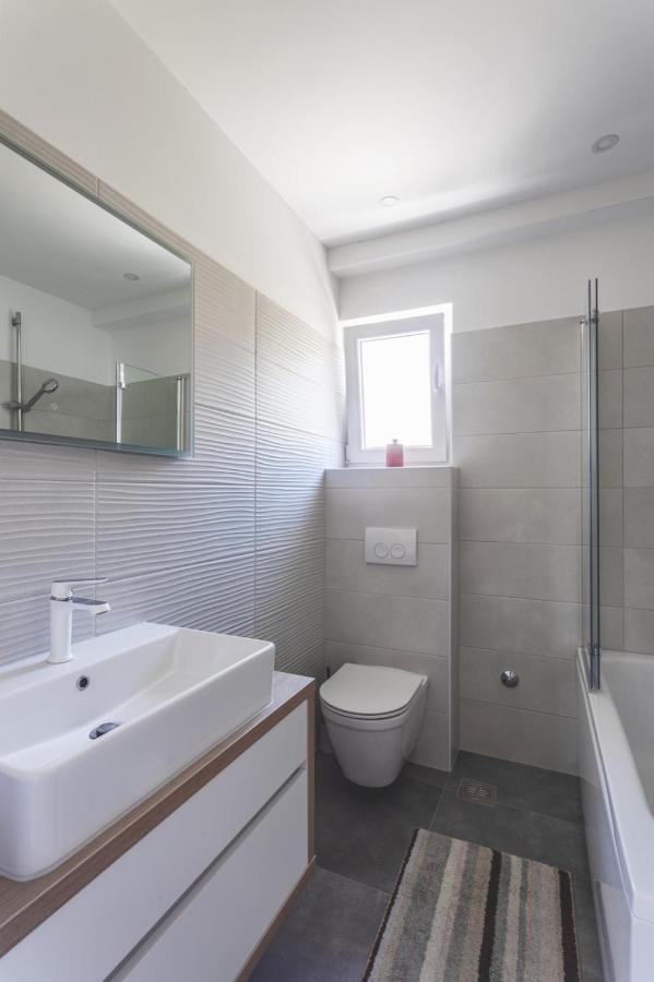 Center Apartment Golden Ray Бол Экстерьер фото