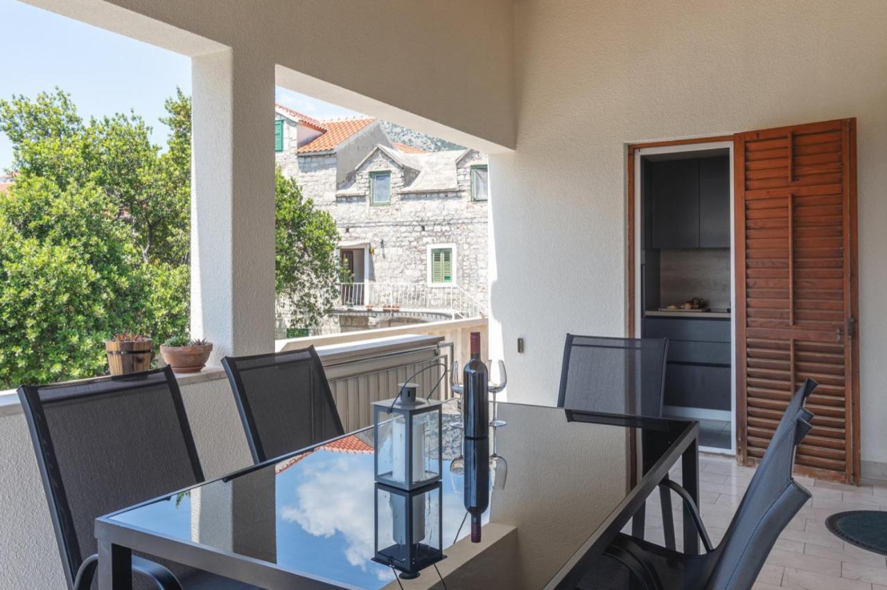 Center Apartment Golden Ray Бол Экстерьер фото