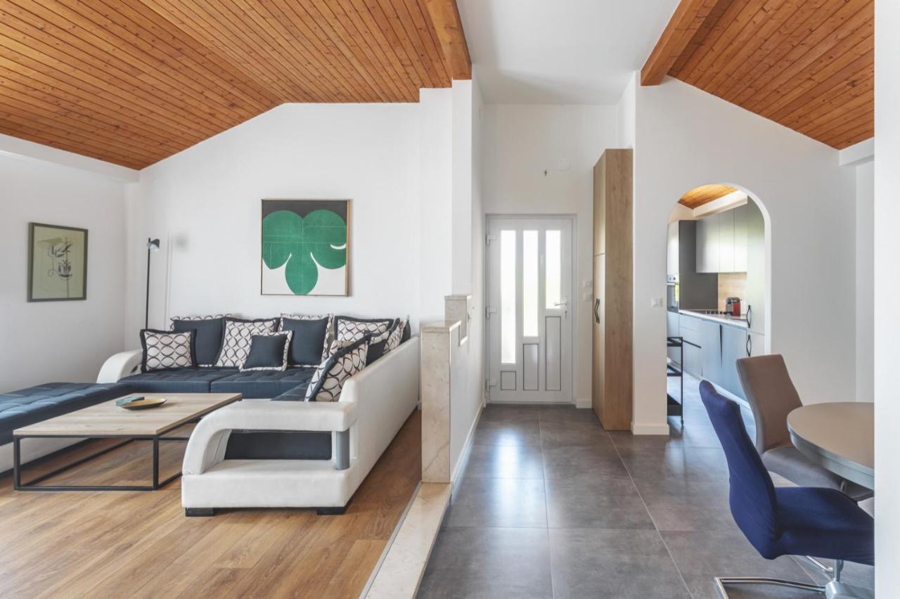 Center Apartment Golden Ray Бол Экстерьер фото