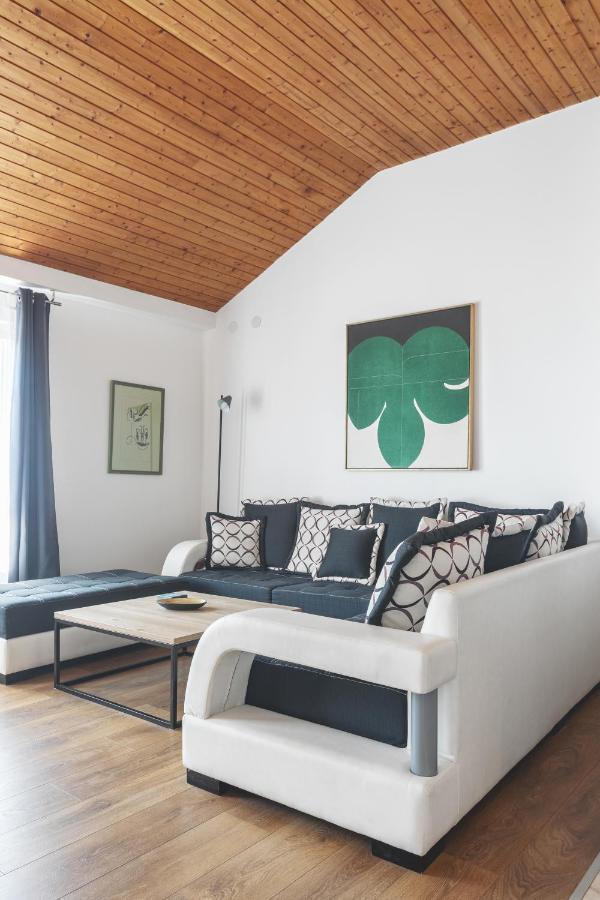 Center Apartment Golden Ray Бол Экстерьер фото