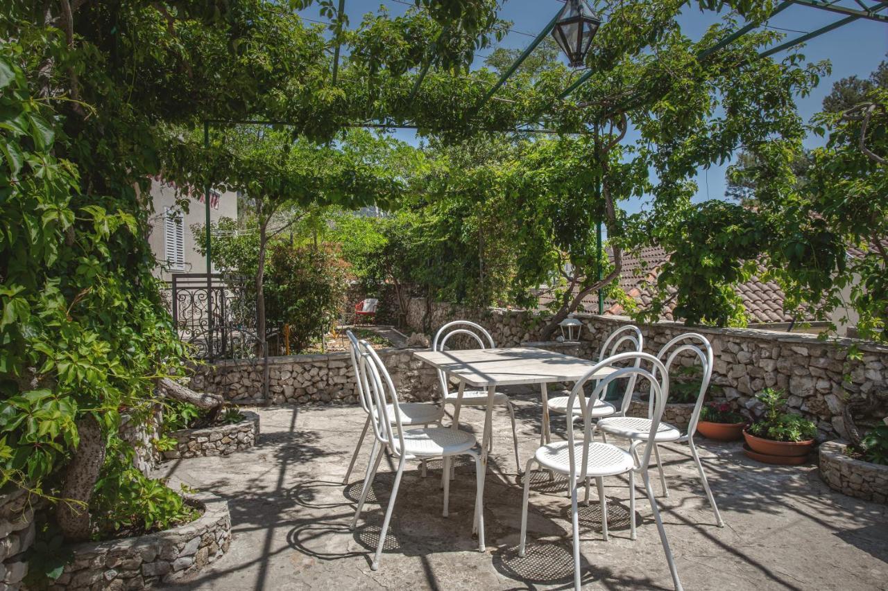 Center Apartment Golden Ray Бол Экстерьер фото