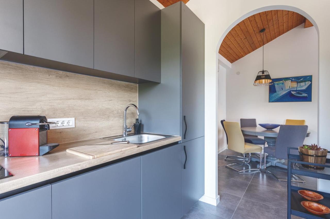 Center Apartment Golden Ray Бол Экстерьер фото